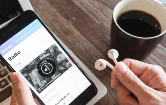 Escucha Radio en Vivo, Música y Deportes en Tu Teléfono