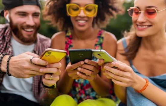 Conoce nuevas personas y haz amigos en todo el mundo